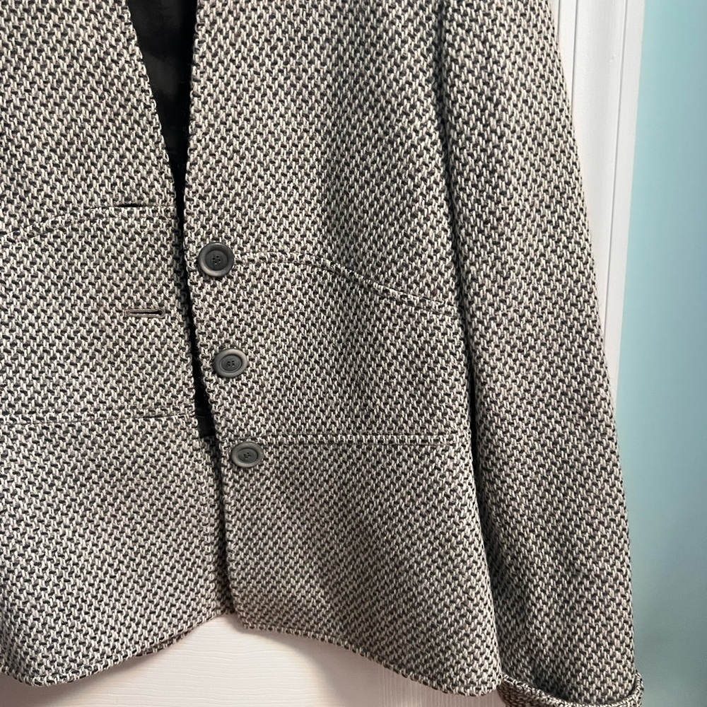 Tahari Black and Gray Textured Blazer 100% wool - Picture 3 of 10
